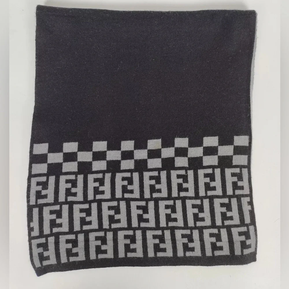 Fendi Gray and Black Wool Scarf - Picture 2 of 4